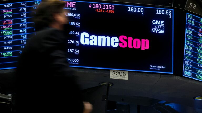 GameStop sa nedá zastaviť, Dow klesá