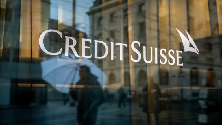 Držitelia dlhopisov Credit Suisse žalujú Švajčiarsko za vymazanie AT1 o 17 miliárd dolárov