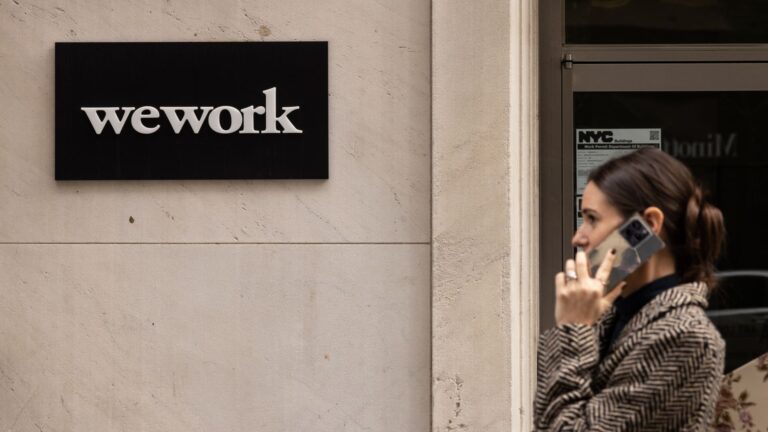 WeWork sa dostáva z bankrotu, oznamuje John Santora ako nového generálneho riaditeľa