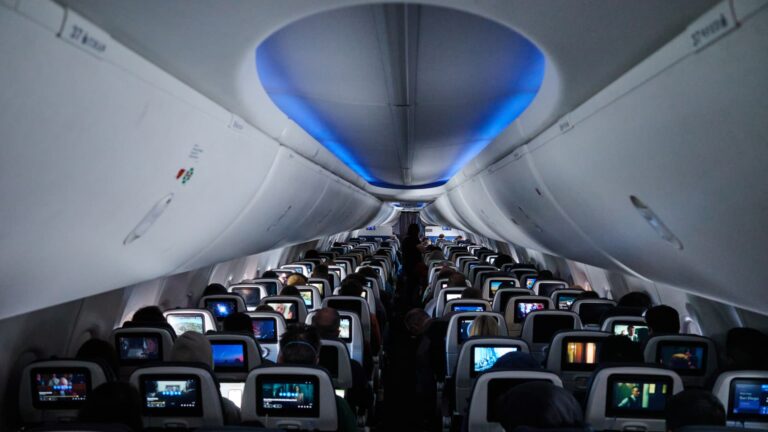 United Airlines spúšťa personalizované reklamy na obrazovkách operadiel sedadiel