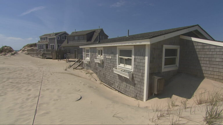 Luxusné domy na týchto plážach rýchlo strácajú hodnotu, pretože dôsledky zmeny klímy tvrdo zasiahli