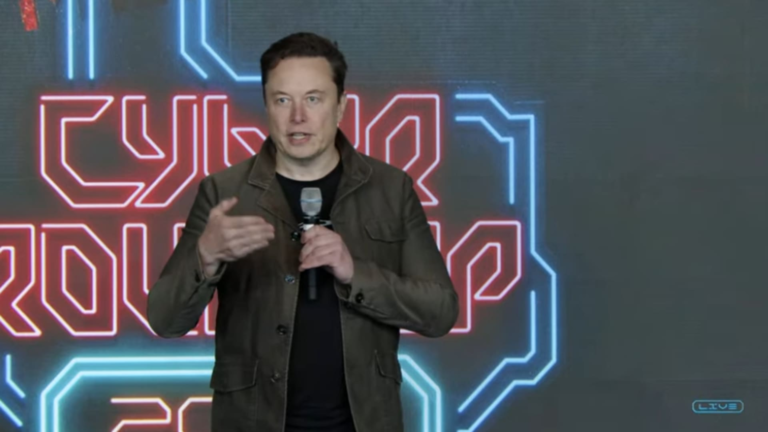 Akcionár Tesly Elon Musk zaplatil balík na výročnom stretnutí