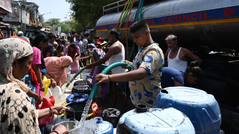 India zaznamenáva „najdlhšie“ horúčavy, Dillí čelí vodnej kríze