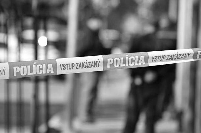 Dôchodkyňa zahynula po páde zo siedmeho poschodia, polícia vyšetruje okolnosti tragédie