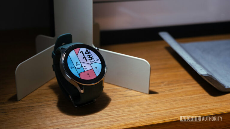 Pripravované inteligentné hodinky OnePlus sa znovu objavujú a potvrdzujú podporu LTE