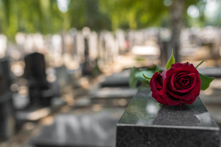 Ľudí naštvali vyššie poplatky za hroby. Čo ich vykurujeme či vysvecujeme? Pýtajú sa na argument o inflácii