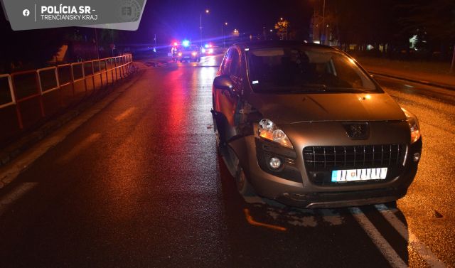 Mladý vodič zrazil v Dubnici nad Váhom chodca, zraneniam na mieste podľahol (foto)