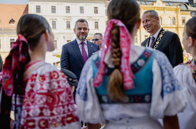 Pellegrini navštívil svoju rodnú Banskú Bystricu. Zdôraznil, že chce úradovať z rôznych kútov Slovenska niekoľkokrát ročne (foto+video)