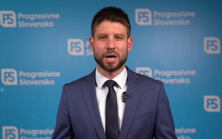 Šimečka: Som rád, že sa premiér Fico cíti lepšie. Na jeho politike sa však nič nezmenilo a jeho vystúpenie bolo sklamaním (video)