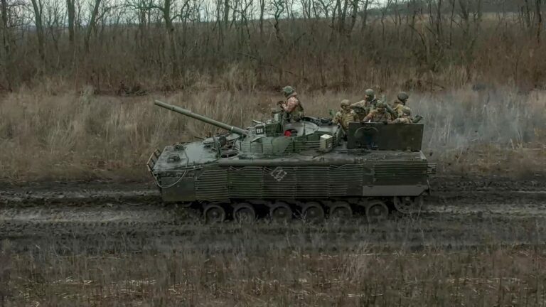 Rusi na Donbase s ťažkými stratami dosiahli minimálne úspechy, budú sa však snažiť udržať operačné tempo