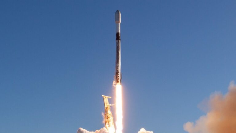 FAA schvaľuje SpaceX na obnovenie štartov rakiet Falcon 9