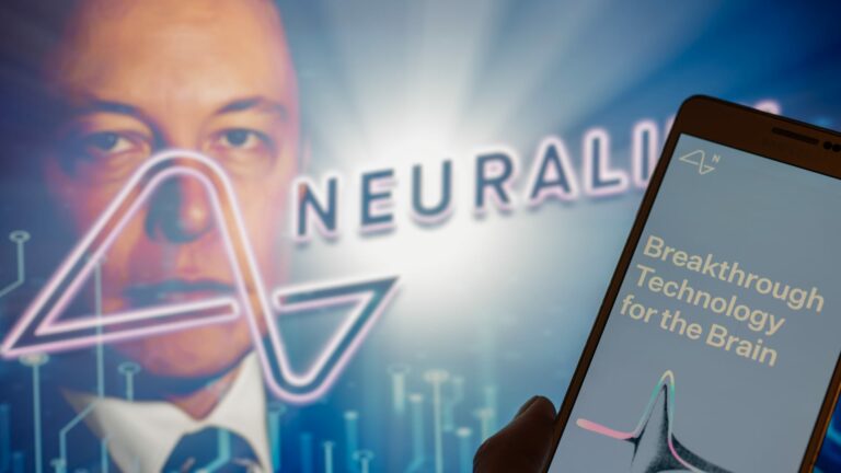 Musk hovorí, že ďalší mozgový implantát Neuralink sa očakáva približne budúci týždeň