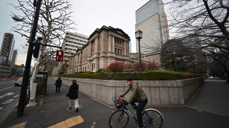 BOJ zvyšuje referenčnú úrokovú sadzbu a načrtáva plán na skrátenie programu nákupu dlhopisov