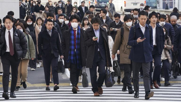 Japonské akcie rekordné, maloobchodné tržby Singapuru