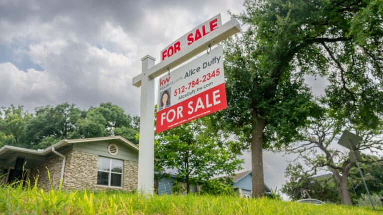 S vysokými cenami a hypotekárnymi sadzbami sa majitelia domov cítia „zaseknutí“