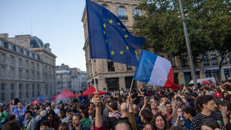 Európske trhy rastú, keď francúzske akcie pokrčia prekvapivý volebný výsledok