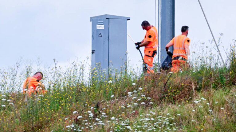 Francúzska telekomunikačná sieť zasiahla vandalizmus po podpaľačských útokoch na železnici