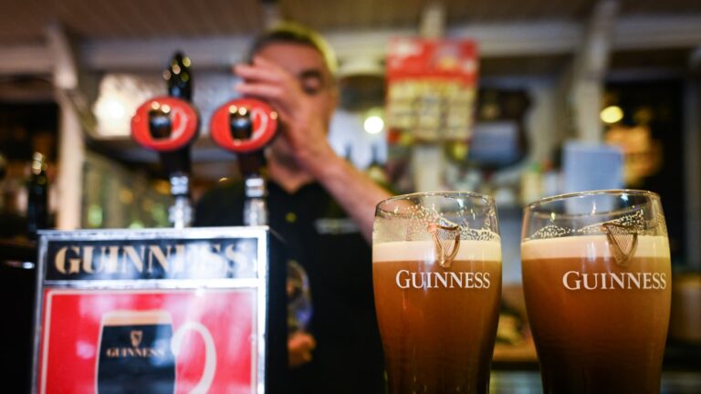 Diageo sa prepadne o 10% kvôli poklesu predaja, ale Guinness je svetlý bod