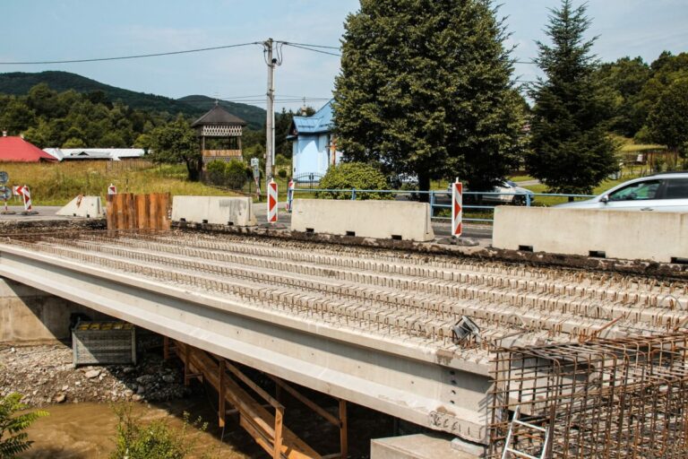 V Nižnej Jablonke rekonštruujú 61-ročný most, kraj na stavebné práce vyčlenil viac ako 700-tisíc eur (foto)