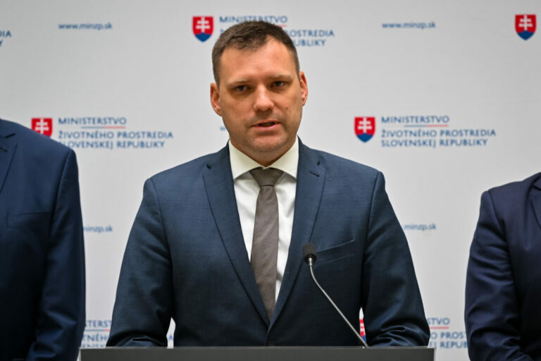 Progresívne Slovensko šíri hystériu a klamstvá, reaguje minister Taraba na petíciu