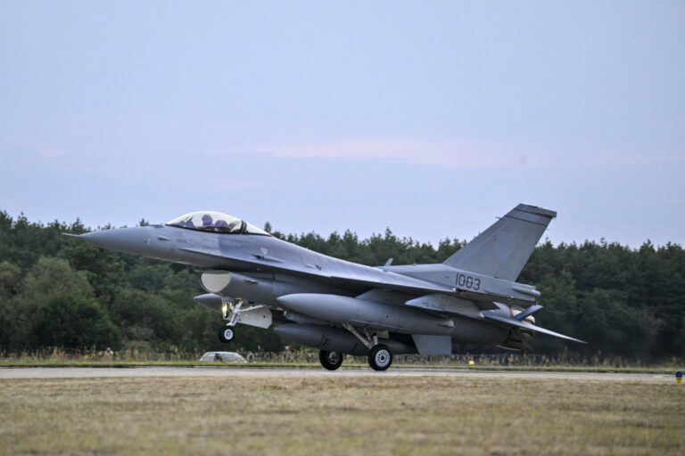 Príchodom stíhačiek F-16 sa začala nová éra nadzvukového letectva na Slovensku, patria k absolútnej špičke (video+foto)