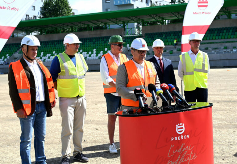 Hrubá stavba Futbal Tatran Arény v Prešove je hotová, práce pokračujú rýchlo a podľa plánu (foto)