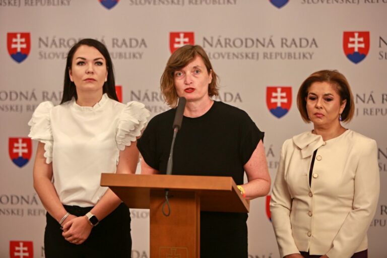 Poslankyne PS vyzývajú na to, aby Slovensko odškodnilo nezákonne sterilizované rómske ženy (video)