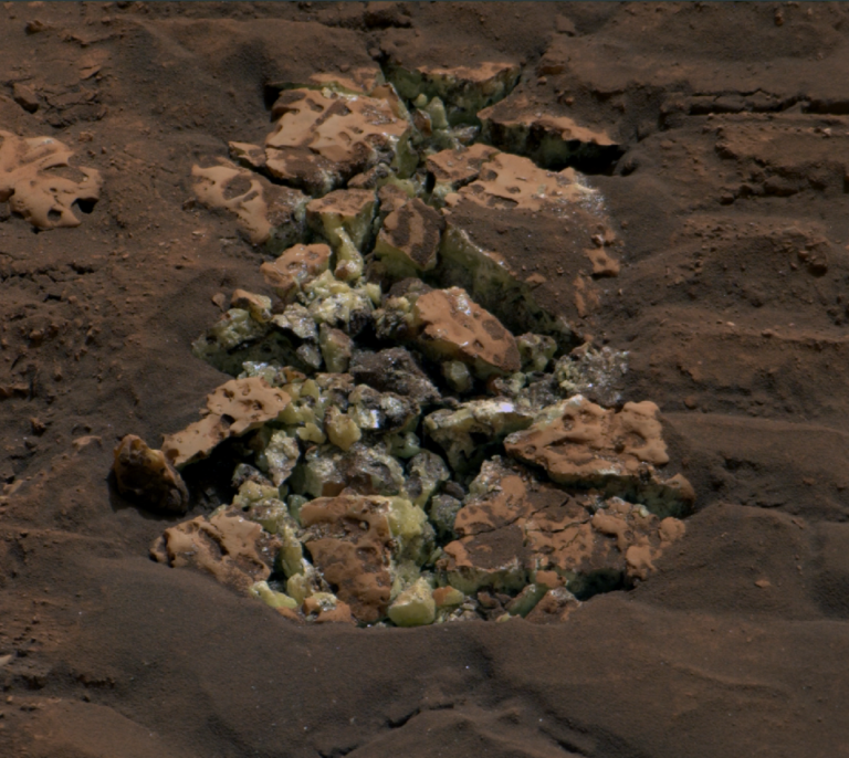 Rover Curiosity NASA náhodne objavil kryštály čistej síry na Marse