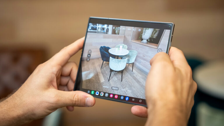 Samsung v novom videu ukazuje, čím je obrazovka Galaxy Z Fold 6 výnimočná
