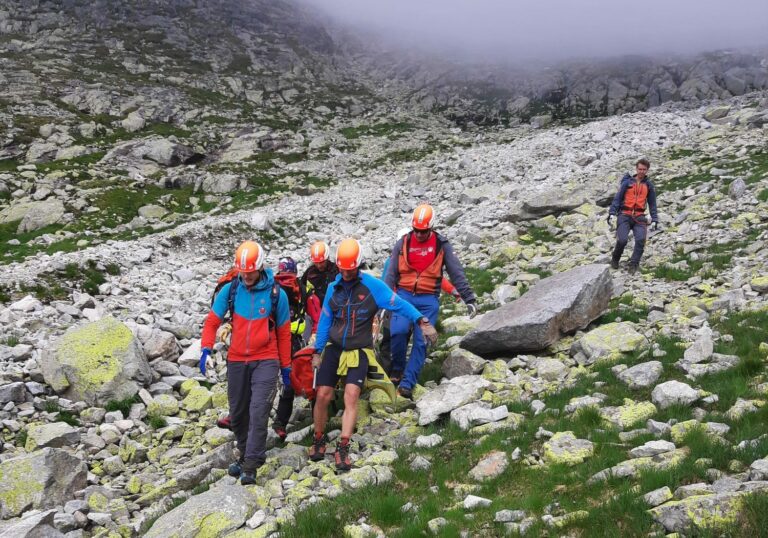 Poľský turista neprežil pád z hrebeňa, pomôcť mu už nedokázali ani privolaní horskí záchranári