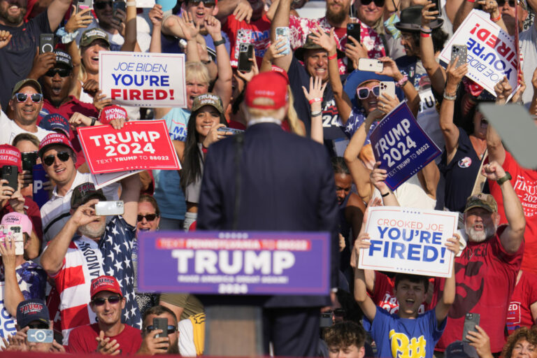 Donald Trump mal veľké šťastie. Video naznačuje, čo mu zrejme zachránilo život