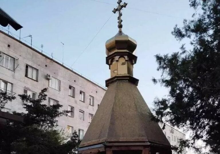 Ruská armáda demontuje posledný ukrajinský kostol na okupovanom Kryme (foto)