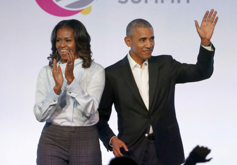 Barack a Michelle Obamovci podporili Harrisovú v snahe stať sa hlavou Spojených štátov amerických