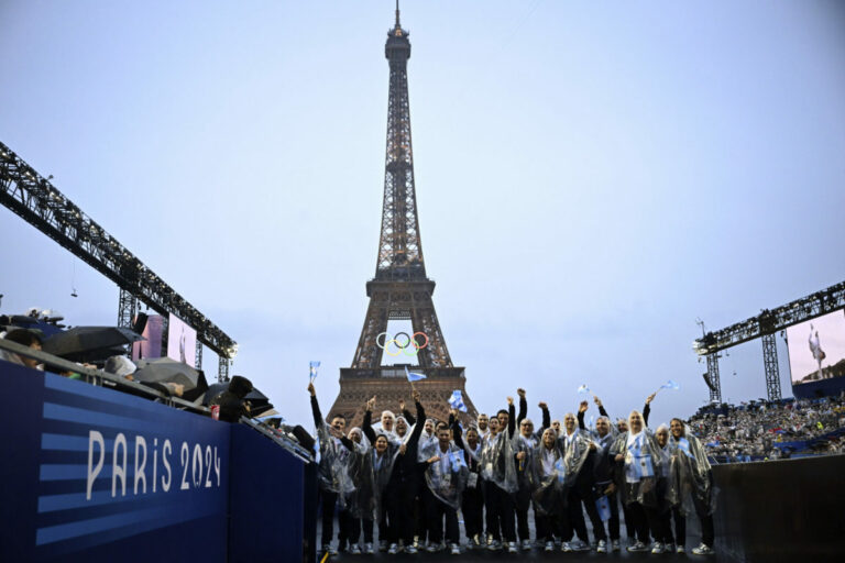 Otvárací ceremoniál OH v Paríži prebehol bez vážnejších problémov, niekto však okradol brazílsku futbalovú legendu