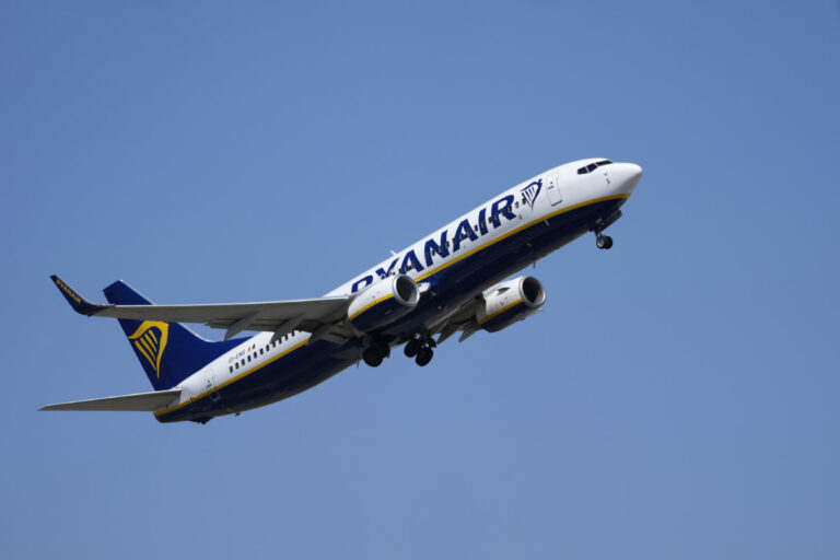 Dráma na palube lietadla Ryanair, chlapec utrpel popáleniny tretieho stupňa