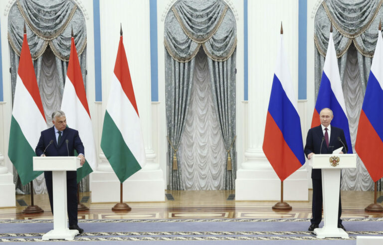 Orbán sa v Moskve stretol s Putinom, pýtal sa ho na mierové plány (foto)