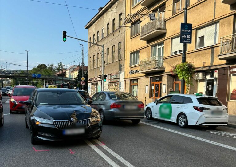 Taxík zrazil v Bratislave len 16-ročné dievča, skončilo v nemocnici