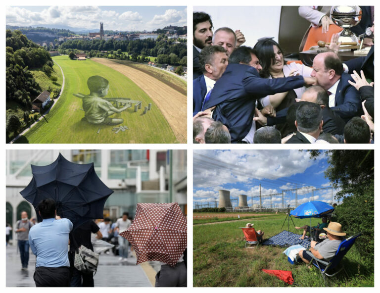 Top foto dňa (16. august 2024): Bitka v parlamente, umenie na poli aj piknik pred výbuchom