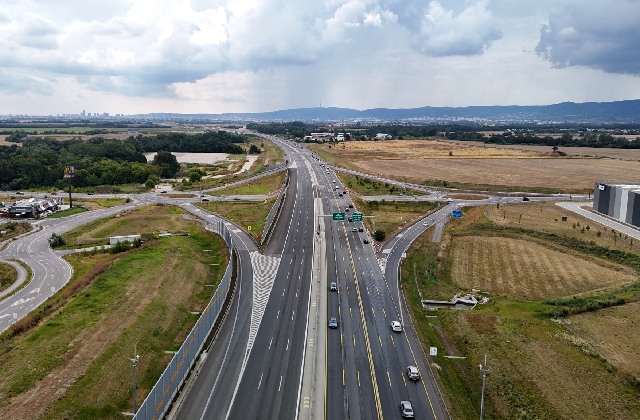 Dopravu na D1 medzi Bratislavou a Sencom obnovili, križovatka Bernolákovo zostáva uzavretá (foto)