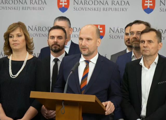 Matovičovo hnutie apeluje na vládnu koalíciu: Uctite si odkaz hrdinov SNP konaním, ktoré bude slúžiť Slovensku