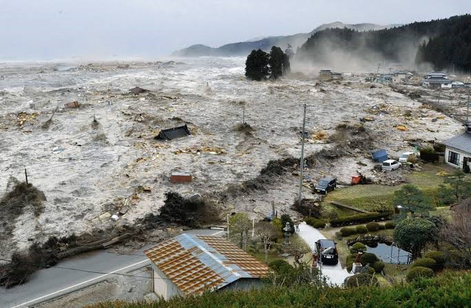 Japonskom otriaslo silné zemetrasenie s magnitúdom 7,1. Úrady vydali výstrahu aj pred vlnami cunami