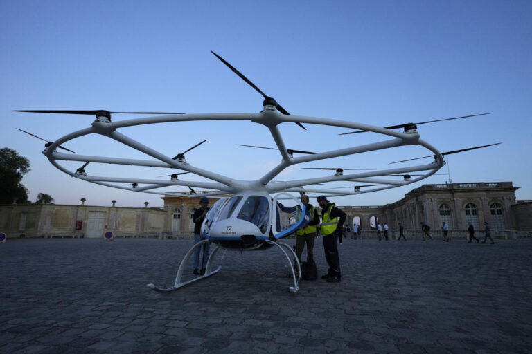 Lietajúce taxíky Volocopter majú za sebou skúšobný let v Paríži. Prevádzkovať dúfa, že do znovuotvorenia Notre Dame získa povolenie (fotografie)