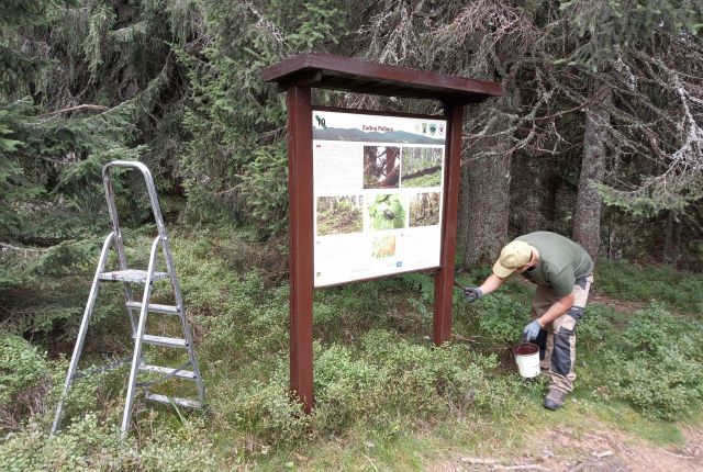 Ochranári na Poľane obnovili náučný chodník, návštevníci sa môžu vydať po stopách geológie