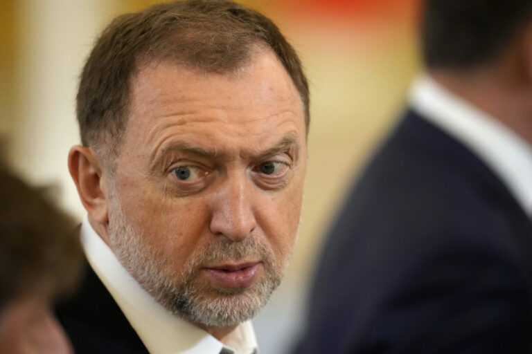 Ruský miliardár Deripaska sa postavil proti Kremľu. Vyzýva na nepodmienečné prímerie na Ukrajine