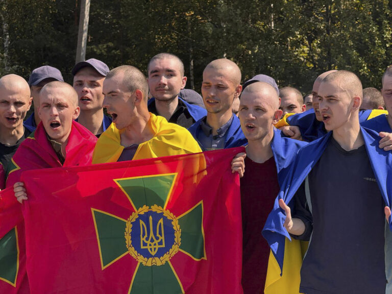 Kyjev a Moskva si vymenili stovky zajatcov, medzi nimi sú aj obrancovia Azovstaľu (foto)