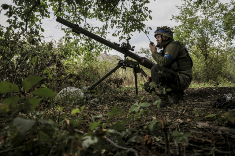 Rusko udržiava silnú ofenzívu v Doneckej oblasti. Z východu Ukrajiny do Kurskej oblasti sťahuje len nepravidelné jednotky, uvádza ISW