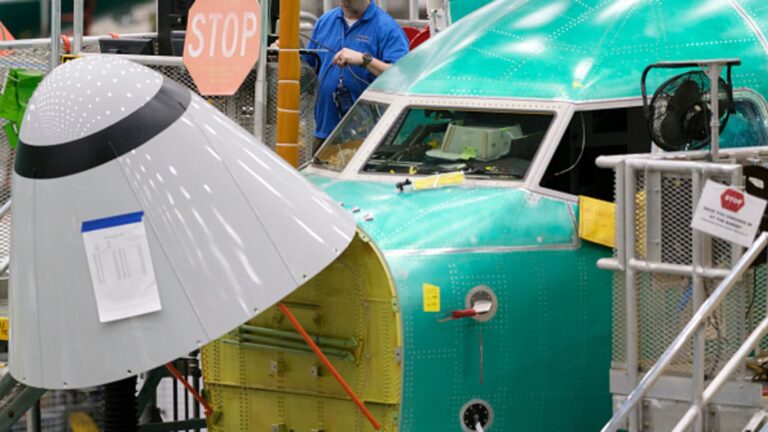 Boeing a odbory sa dohodli na pracovnej zmluve, čím by mohli zabrániť štrajku