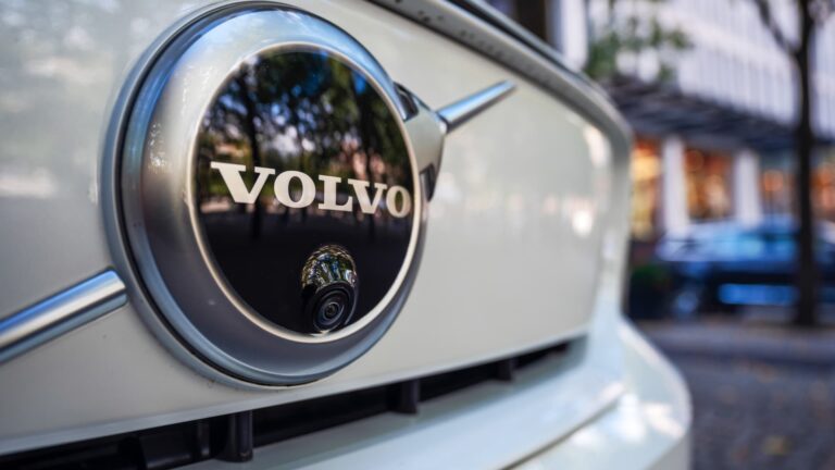 Švédska automobilka Volvo Cars plánuje do roku 2030 predávať iba elektrické vozidlá