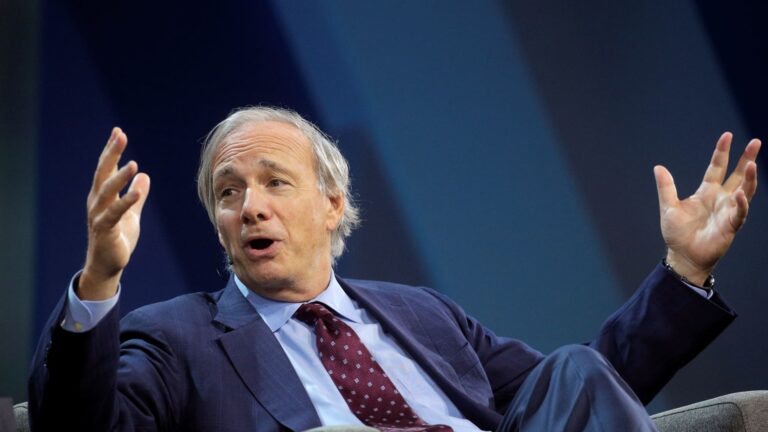 Ray Dalio hovorí, že Fed čelí tvrdému balansovaniu