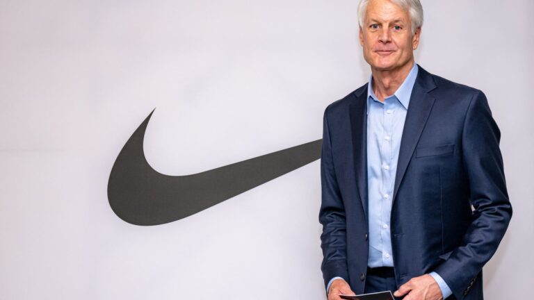 Výkonný riaditeľ spoločnosti Nike John Donahoe odchádza, nahradí ho Elliott Hill